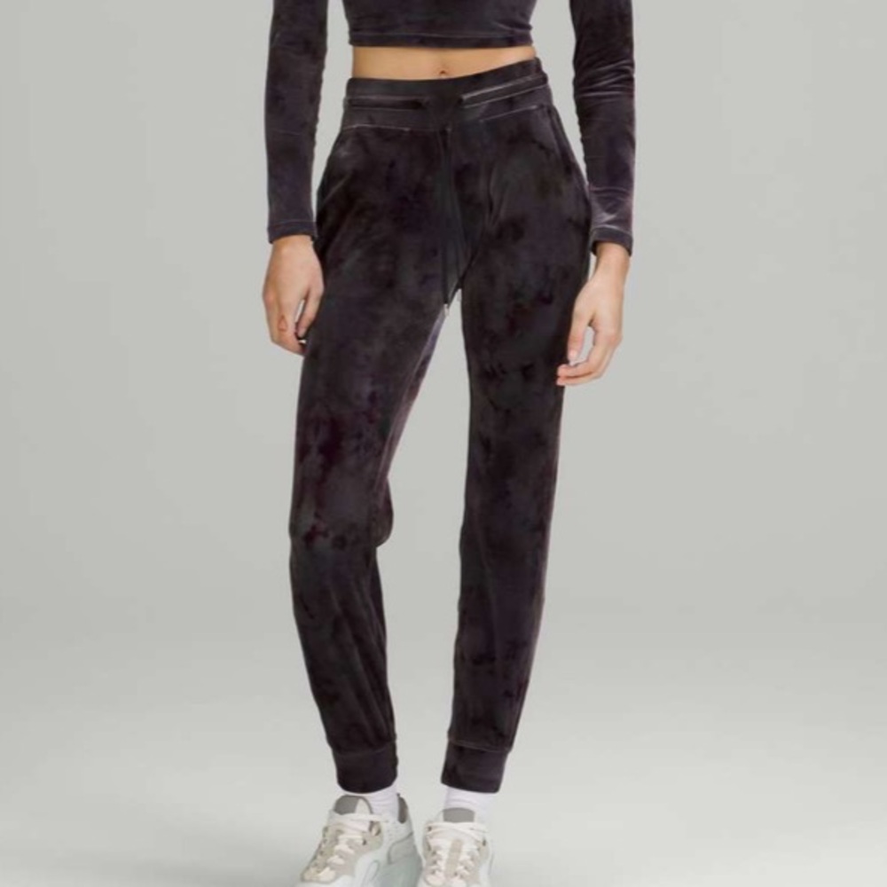 LULULEMON Velour Joggers sz 8